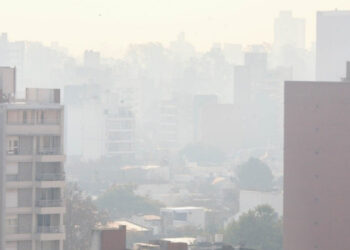 Alerta violeta para Córdoba y 13 provincias por visibilidad reducida debido al humo de incendios