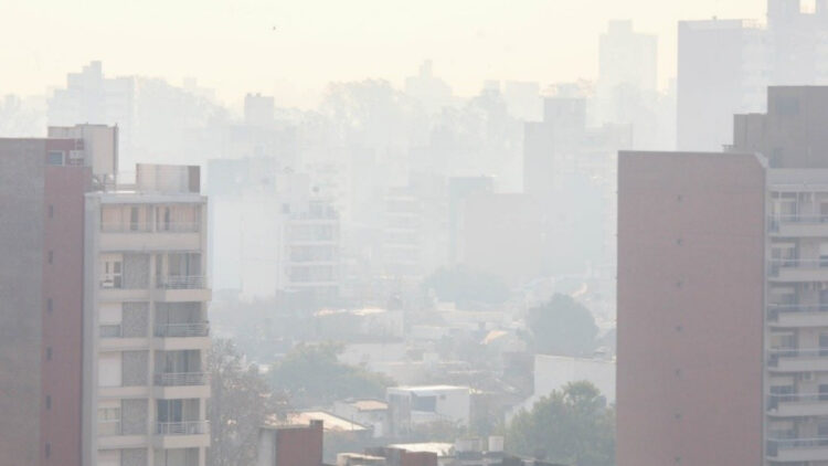 Alerta violeta para Córdoba y 13 provincias por visibilidad reducida debido al humo de incendios