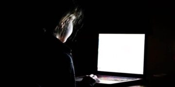 Detuvieron a un profesor acusado de grooming contra una alumna