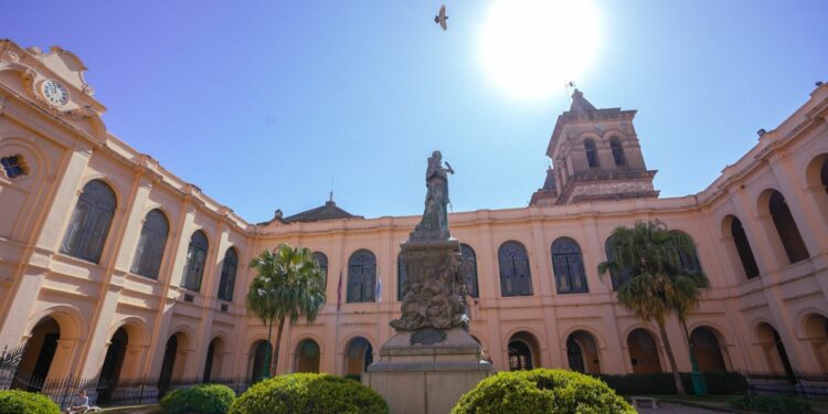 «Córdoba de los Patios»: visitas guiadas, intervenciones artísticas y conversatorios por la ciudad