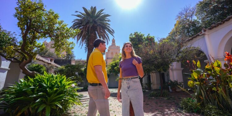 «Córdoba de los Patios»: visitas guiadas, intervenciones artísticas y conversatorios por la ciudad