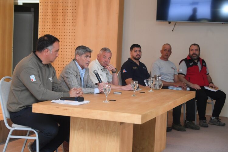 Quinteros, Zornada y Degano en la conferencia de la situación por los focos.