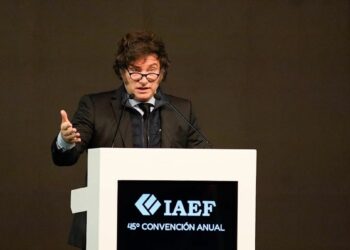 Milei dio un duro discurso económico contra Cristina Fernández: «Saludos, esto va para vos»