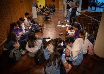 Jóvenes se capacitaron sobre ludopatía digital