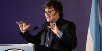 Milei se reúne con periodistas norteamericanos en su primera actividad previa a su charla frente a la ONU