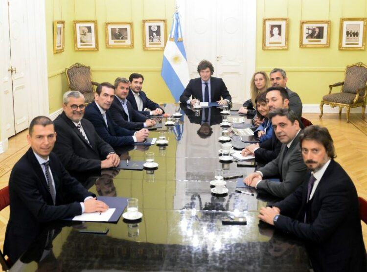 Milei redobla la rosca para evitar una caída del veto a la reforma jubilatoria