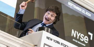 Milei disertó en Wall Street y las acciones argentinas cayeron