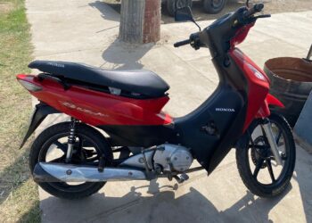 Le secuestraron la moto en un control y se agarró a piñas con la Policía