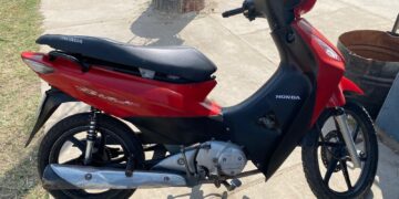 Le secuestraron la moto en un control y se agarró a piñas con la Policía
