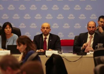 Diputados inició el debate de la privatización de Aerolíneas