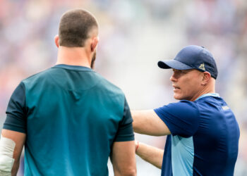 Contepomi patea el tablero y realiza siete cambios