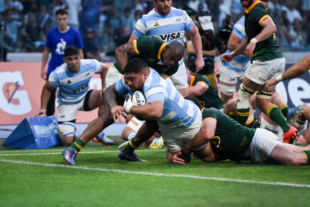 Los Pumas ganaron y sueñan con el título