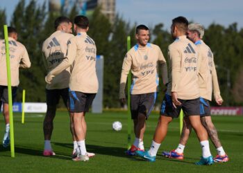 Scaloni probó un tridente ofensivo para recibir a Chile