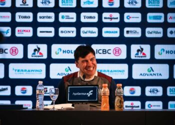 Alexander Medina fue presentado como nuevo DT de Talleres