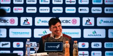 Alexander Medina fue presentado como nuevo DT de Talleres