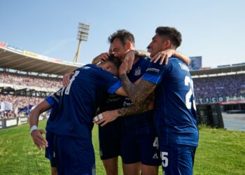 Talleres venció a Racing y se prendió en la pelea