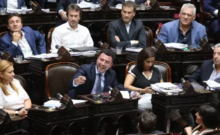 Quiénes son los diputados de la UCR que votaron en junio a favor de la mejora a jubilados y ahora apoyarán el veto a la ley