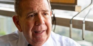 Enérgica condena global a la orden de arresto contra González Urrutia