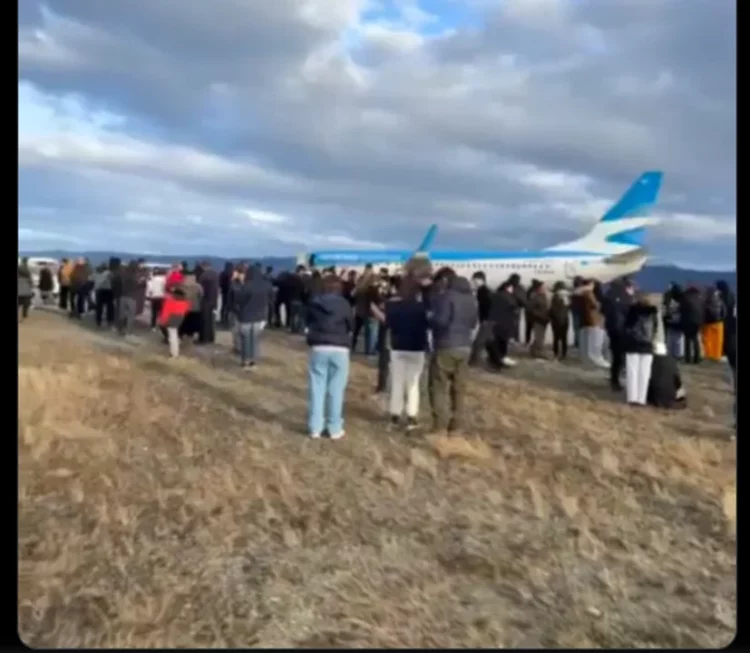 Amenaza de bomba en un vuelo de Aerolíneas: Marcelo Polino y Carmen Barbieri se encontraban a bordo