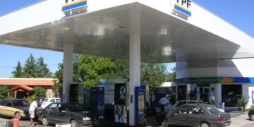 Desde este domingo vuelven a aumentar las naftas y el gasoil