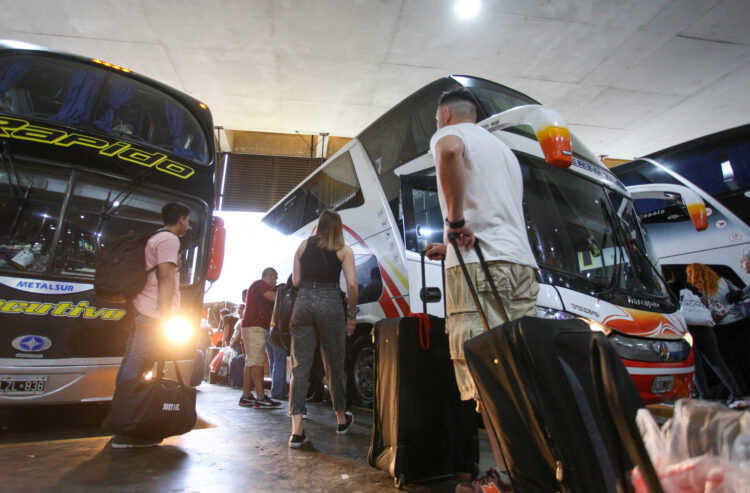 Más 1,4 millones de turistas viajaron por el país durante el fin de semana largo