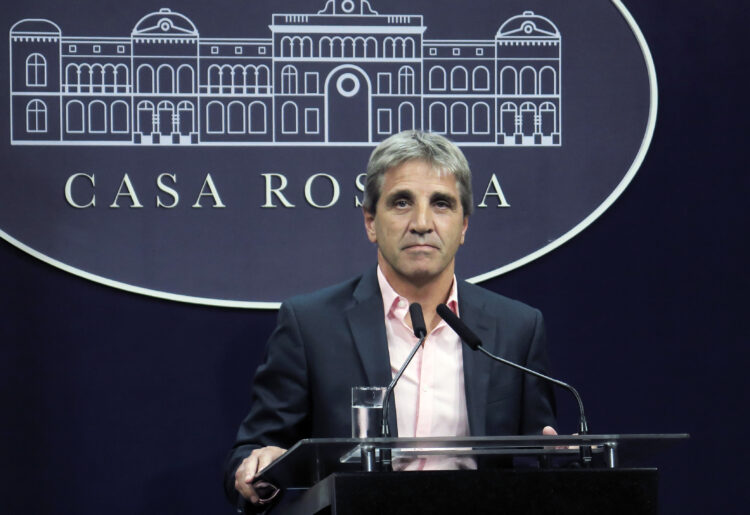 La oposición impuso su mayoría para que Caputo concurra a Diputados a explicar el Presupuesto 2025