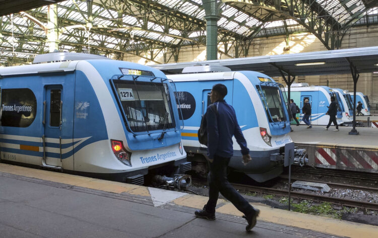 Disuelven el Instituto Argentino de Transporte y despiden a unos 1.400 empleados