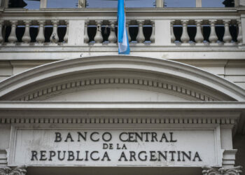 El BCRA compró otros US$ 153 millones y el «blue» continuó en baja
