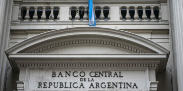 El BCRA compró otros US$ 153 millones y el «blue» continuó en baja