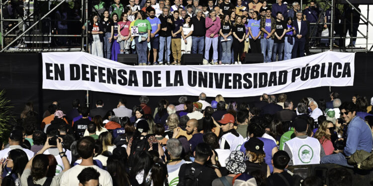 Marcha universitaria: la Plaza del Congreso se llenó de manifestantes
