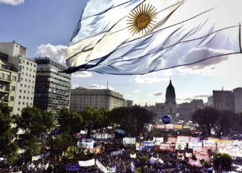 Marcha universitaria: la Plaza del Congreso se llenó de manifestantes