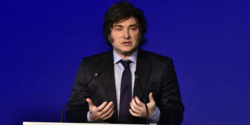Milei redobló la apuesta contra las universidades y volvió a apuntar contra la UBA