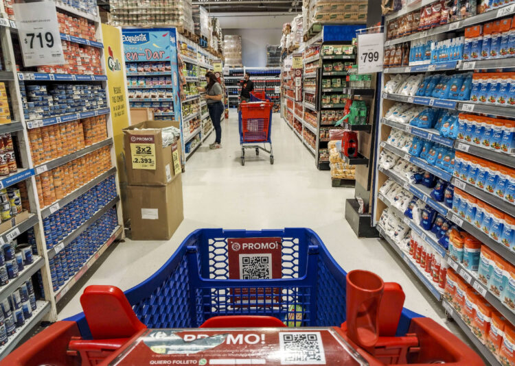 Las ventas en los supermercados bajaron 10,1% interanual en agosto