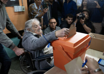 «Pepe» Mujica fue a votar y criticó al Gobierno de Milei: «Hay más pobres que antes»