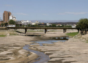 Situación hídrica crítica en Villa Carlos Paz: restricciones en el suministro y aplicación de multas