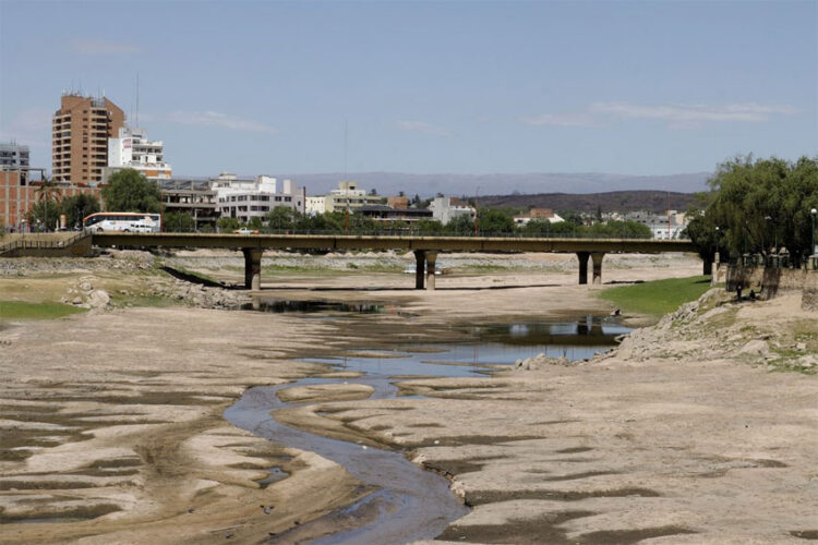 Situación hídrica crítica en Villa Carlos Paz: restricciones en el suministro y aplicación de multas