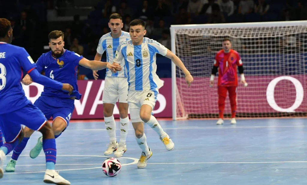 Argentina le ganó 3-2 a Francia y clasificó a su tercera final consecutiva