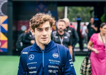 Colapinto llegó a Brasil y presiona a Williams por un asiento