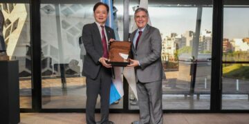 Llaryora recibió al embajador de Japón para continuar con los proyectos en común