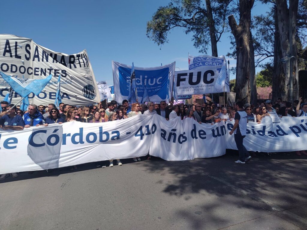 El documento que leyó la UNC en la marcha universitaria: "Nuestro futuro no les pertenece"