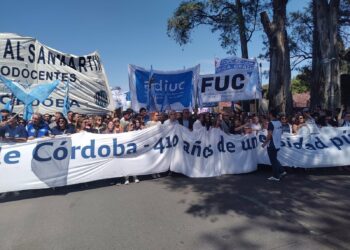 El documento que leyó la UNC en la marcha universitaria: «Nuestro futuro no les pertenece»