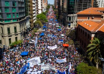 Fue multitudinaria la marcha universitaria en Córdoba