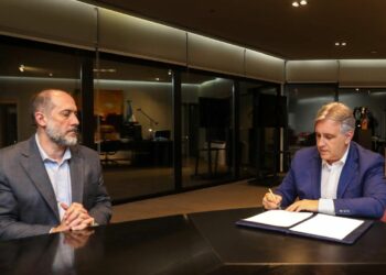 Llaryora envió a la Legislatura el proyecto de ley de adhesión al Régimen de Incentivo a Grandes Inversores