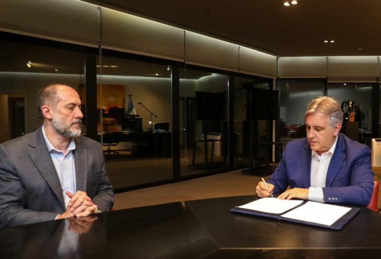 Llaryora envió a la Legislatura el proyecto de ley de adhesión al Régimen de Incentivo a Grandes Inversores