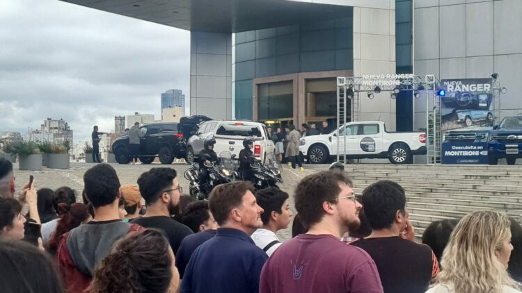 Así se retiró esta tarde Paul McCartney del hotel rumbo al Kempes para su esperado show