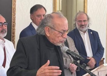 Hugo Rivella recibió la medalla Fray Luis de León