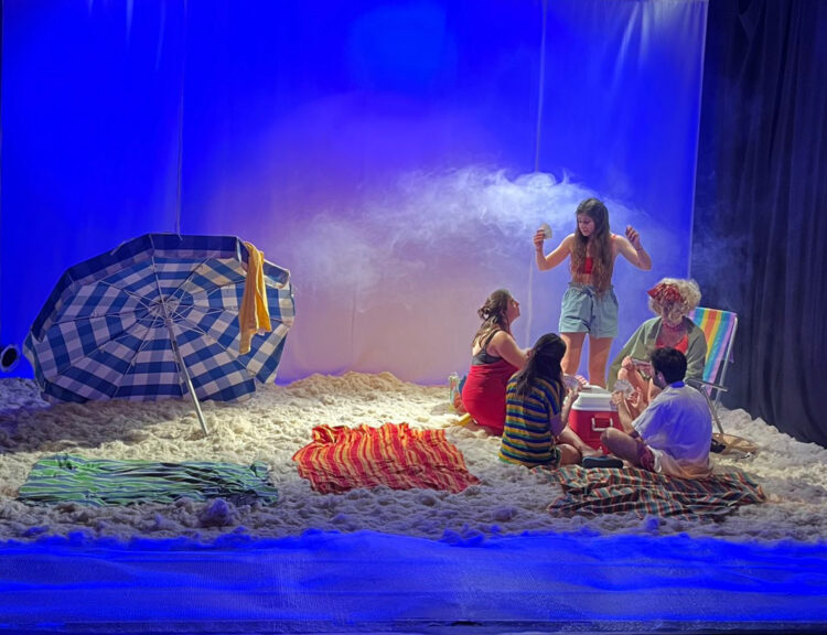 La obra “No culpes a la playa” regresa a escena en el Sindicato de Maravillas.