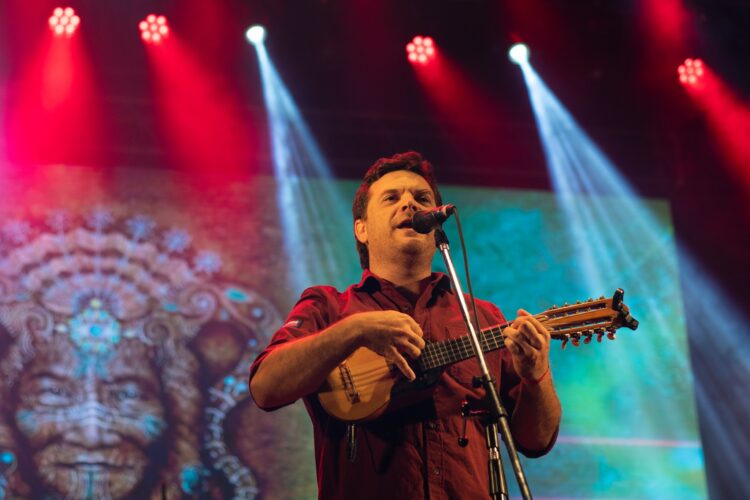 Junto a artistas invitados, Herrera tocará el segundo tramo del “Eterno Umbral”.