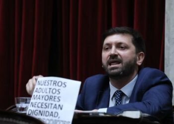 La UCR se dividió en Diputados y se diluye el poder de De Loredo
