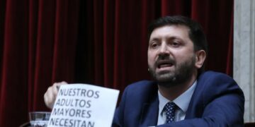 La UCR se dividió en Diputados y se diluye el poder de De Loredo